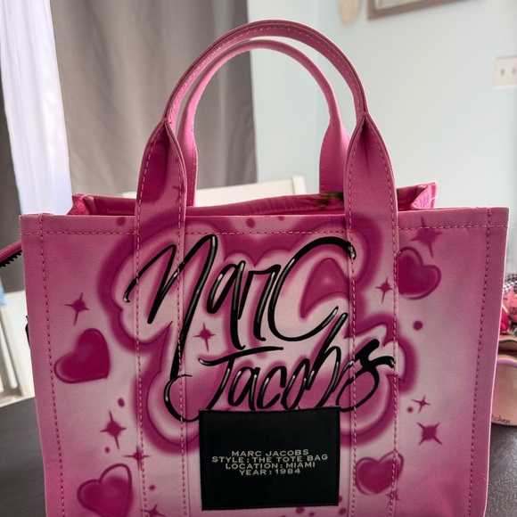Marc Jacobs Handbags - Marc Jacobs Heart-Patterned Pink Tote